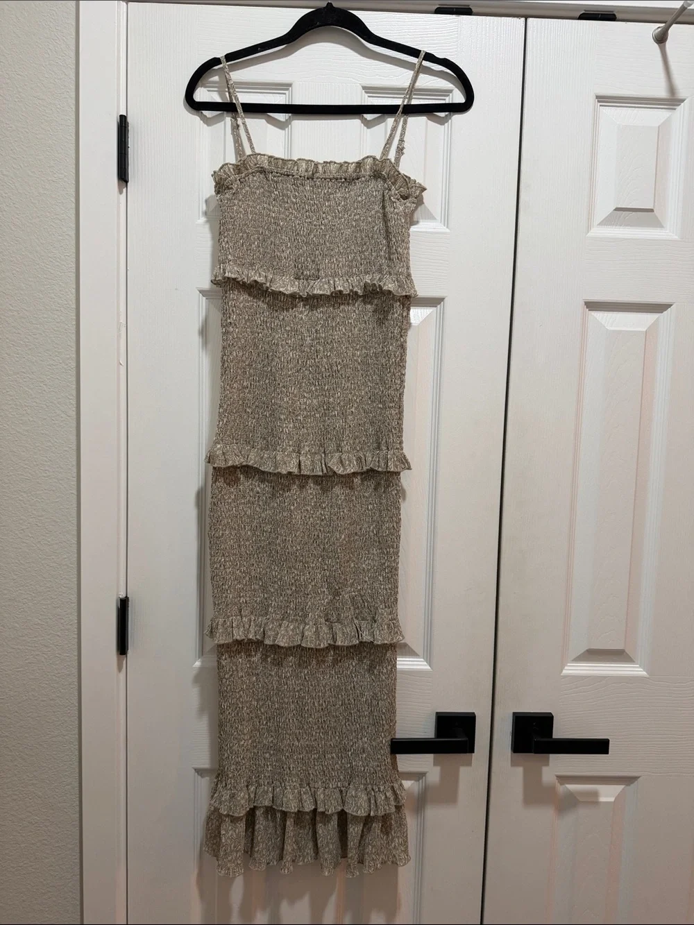 NWOT PinkBlush Taupe Leaf Print Smocked Fitted Maternity Midi Dress Taupe Medium